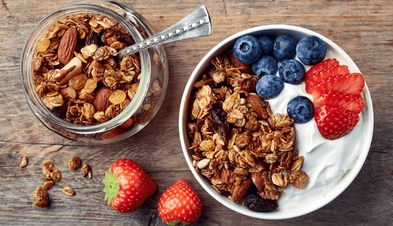 tijelas-granola-frutas.png