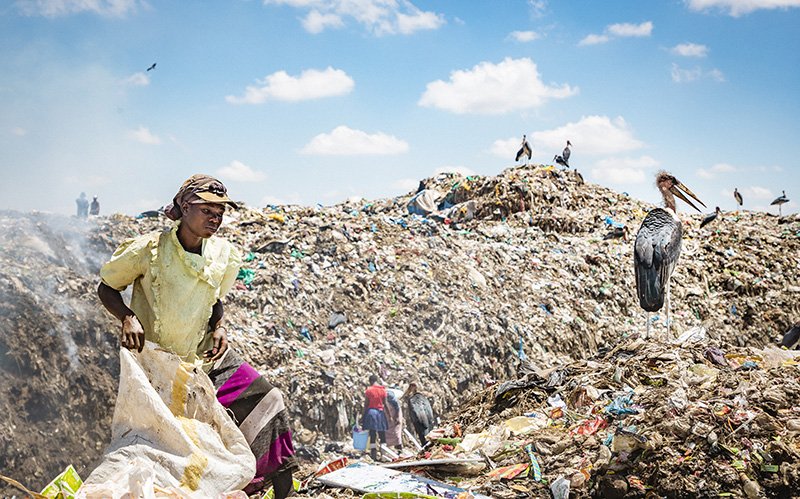 Testing mercury levels at Dandora dumpsite in Nairobi, Kenya.