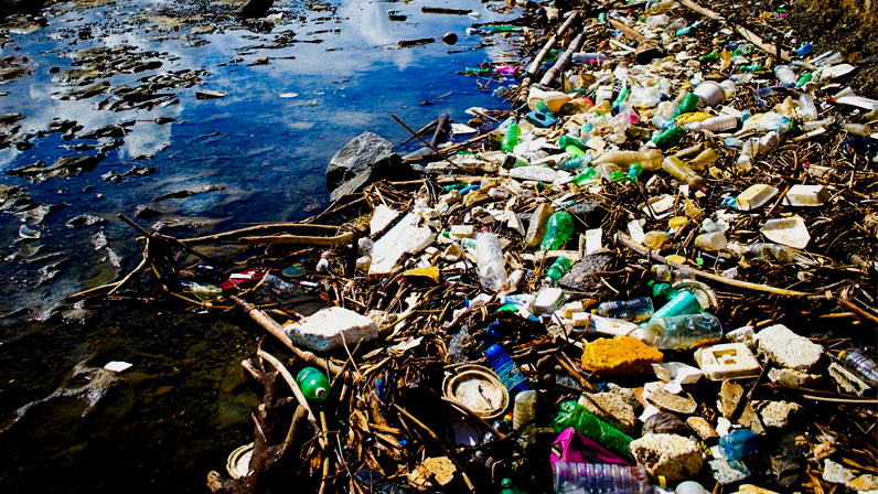 0 – FOTO ABRE – brasil_descarta_3_4_toneladas_lixo_plastico_nos_oceanos_padrao (RECICLA SAMPA – Copia