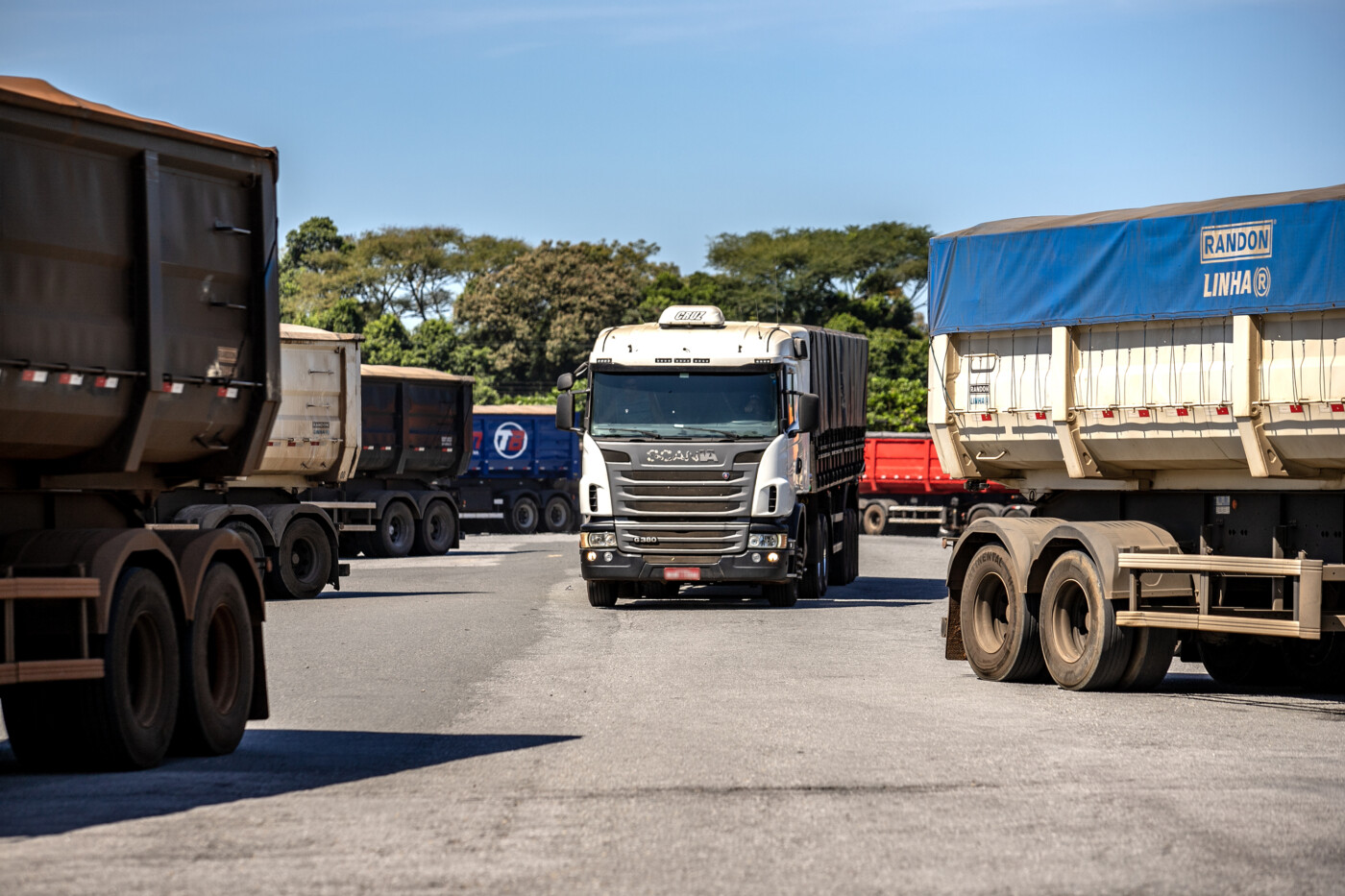 caminhões-porto-de-paranaguá-foto-Claudio-Neves-Portos-do-Paraná
