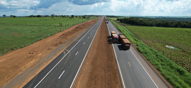Transporte de grãos no Brasil custa até 48% mais que nos EUA, diz CNA